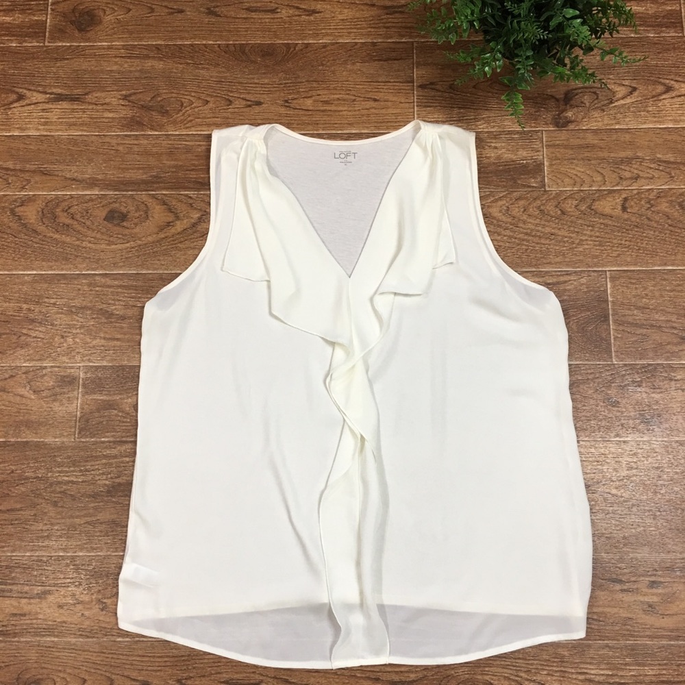 ✨Loft Cream Sleeveless Ruffle Front Shell Top✨